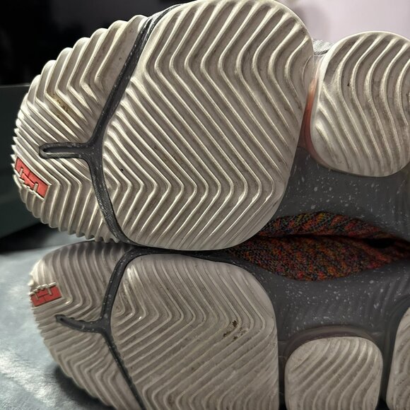 Nike LeBron XVI 16 aka Fruity Pebbles - Picture 16 of 16